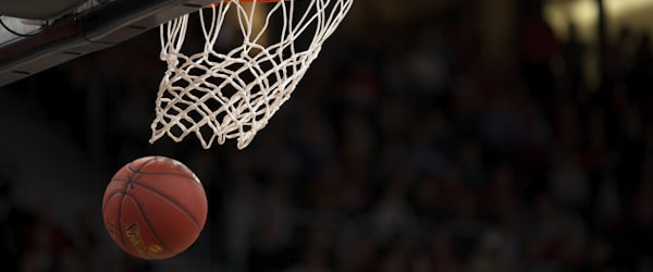 NBA篮球赛事前瞻背景图 - 篮球与球场